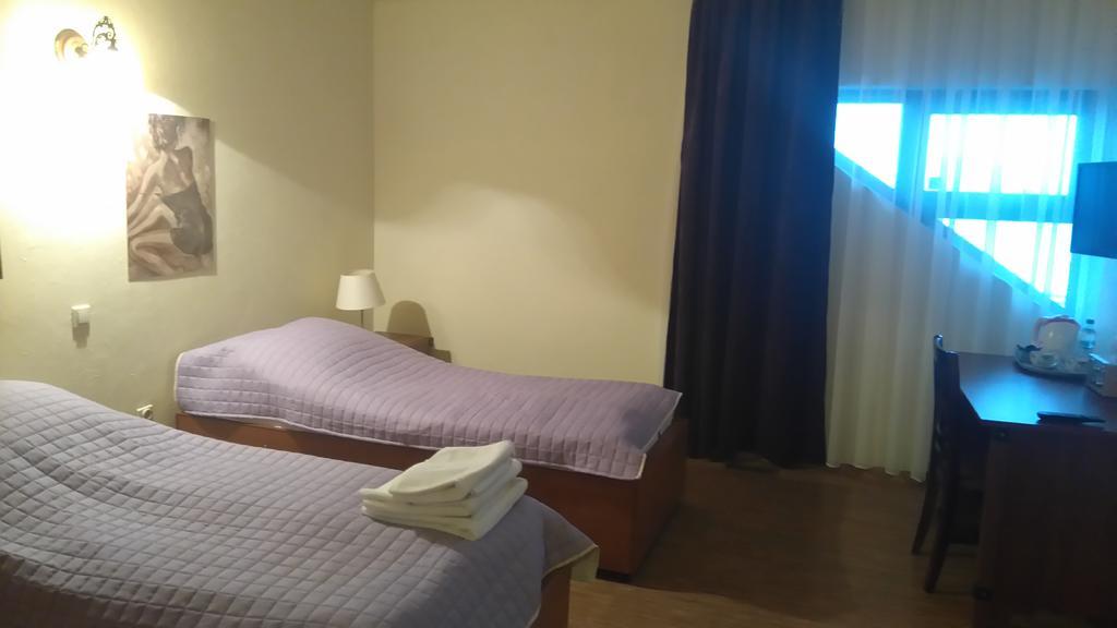 Karczma Biesiadna Bed & Breakfast Dalnia ภายนอก รูปภาพ