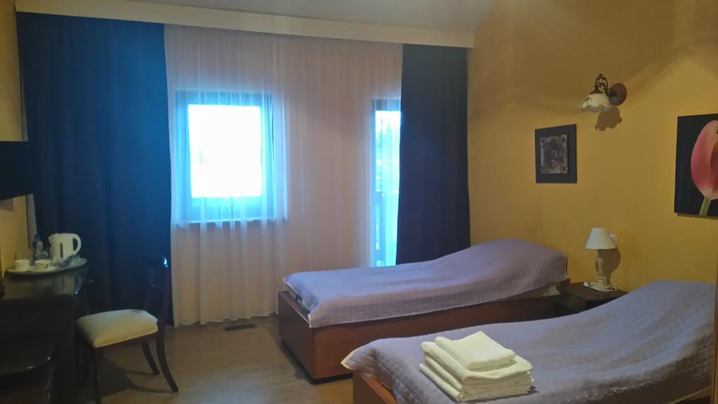 Karczma Biesiadna Bed & Breakfast Dalnia ภายนอก รูปภาพ