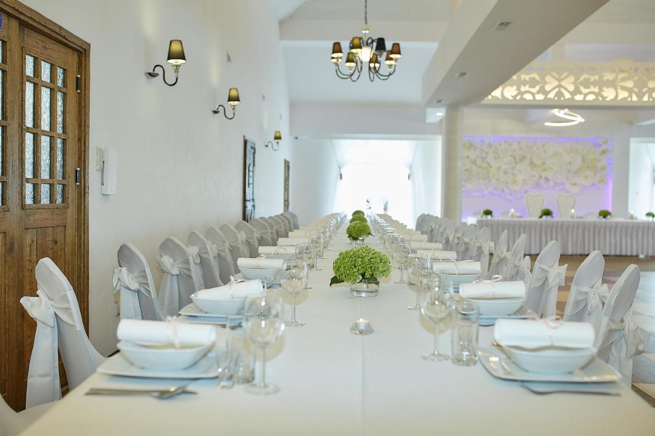 Karczma Biesiadna Bed & Breakfast Dalnia ภายนอก รูปภาพ